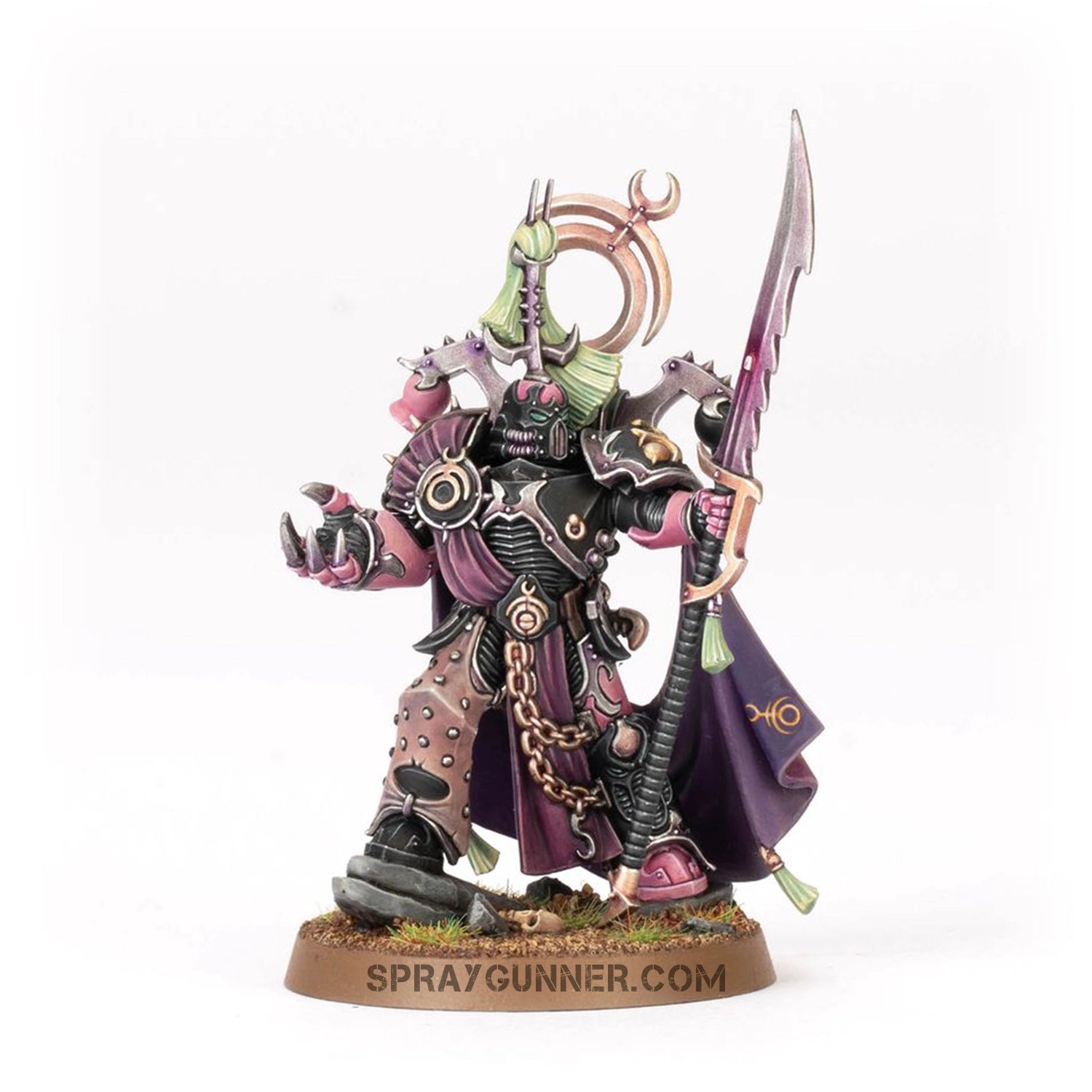 Decals, collector's art card, and finely detailed figures are all included in the Warhammer 40k Champions of Slaanesh Emperor's Children Army Set.