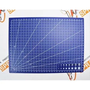 Plastic Cutting Mat (12"x9") by NO-NAME Brand